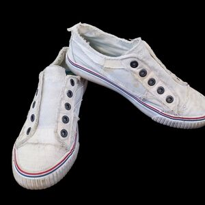 Blowfish slip on canvass tennis shoes size 9